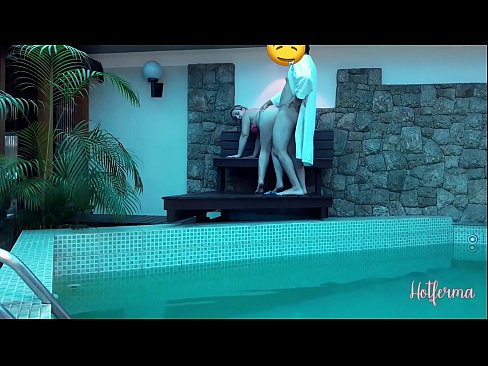❤️ Bòs envite sèvant nan pisin lan, men li pa t 'kapab reziste yon cho Fucking nan pònografi ht.xxxwow-net.ru